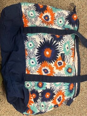 Thirty- One Weekend Tote in Paradise Pop